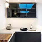 The Upside Down Eco House - Free Parking With No Height Restrictions Bristol