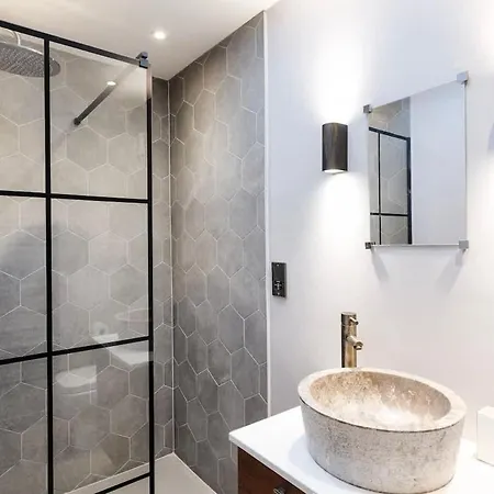 Prázdninový dům The Upside Down Eco House - Free Parking With No Height Restrictions Bristol