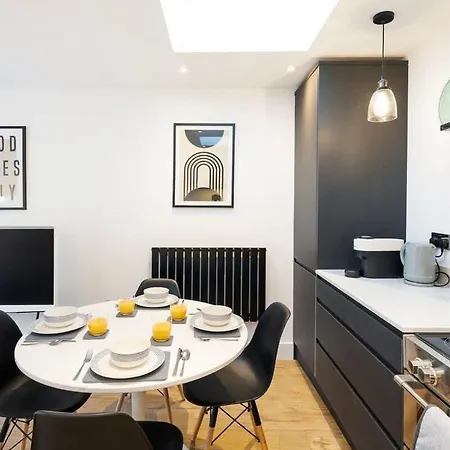 Ferienhaus The Upside Down Eco House - Free Parking With No Height Restrictions Bristol