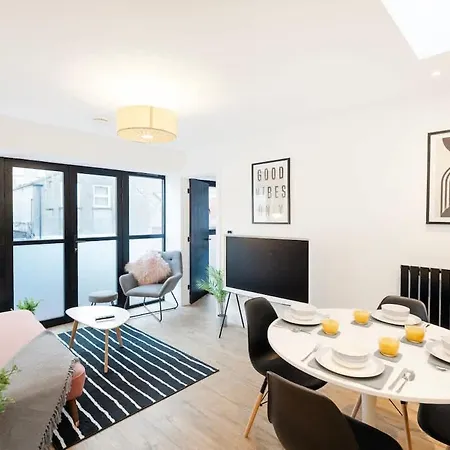 Ferienhaus The Upside Down Eco House - Free Parking With No Height Restrictions