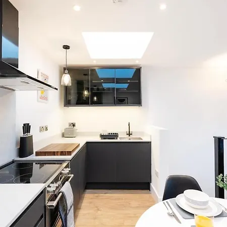 The Upside Down Eco House - Free Parking With No Height Restrictions Ferienhaus *