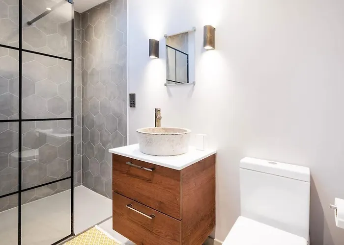 Holiday home The Upside Down Eco House - Free Parking With No Height Restrictions Bristol