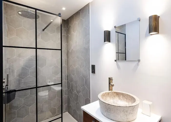 Nyaraló The Upside Down Eco House - Free Parking With No Height Restrictions Bristol