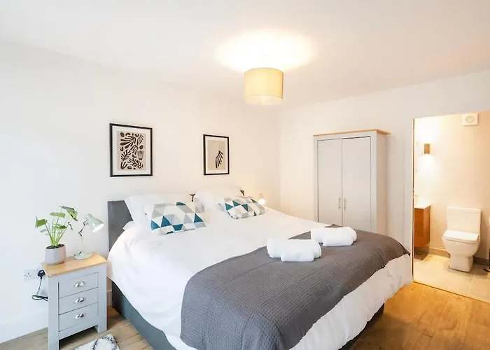 The Upside Down Eco House - Free Parking With No Height Restrictions *