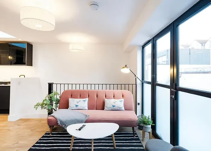 The Upside Down Eco House - Free Parking With No Height Restrictions Nyaraló Bristol