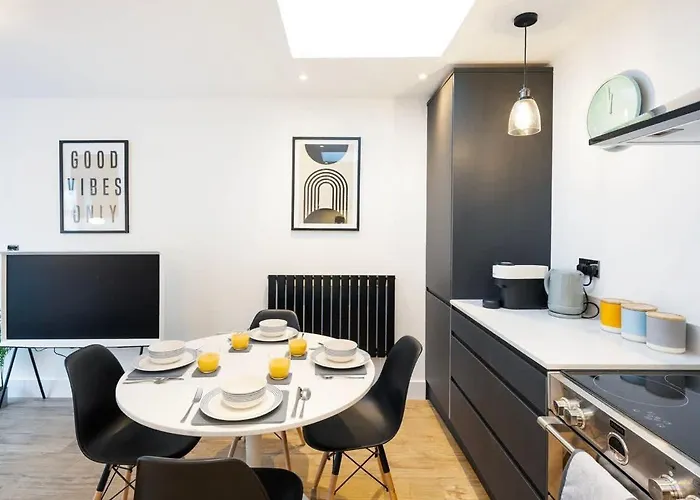 Nyaraló The Upside Down Eco House - Free Parking With No Height Restrictions Bristol