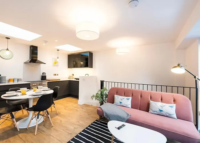 The Upside Down Eco House - Free Parking With No Height Restrictions * Μπρίστολ