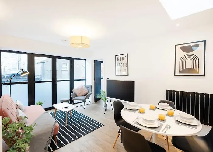 Holiday home The Upside Down Eco House - Free Parking With No Height Restrictions