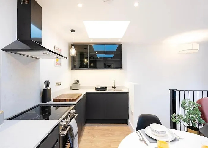 The Upside Down Eco House - Free Parking With No Height Restrictions Holiday home *