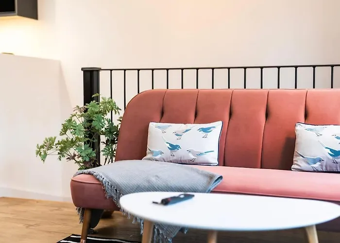 Nyaraló The Upside Down Eco House - Free Parking With No Height Restrictions *