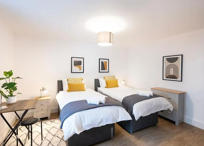 The Upside Down Eco House - Free Parking With No Height Restrictions *