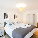 The Upside Down Eco House - Free Parking With No Height Restrictions *