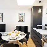 Dom wakacyjny The Upside Down Eco House - Free Parking With No Height Restrictions Bristol