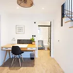 Dom wakacyjny The Upside Down Eco House - Free Parking With No Height Restrictions Bristol