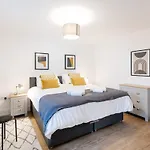 The Upside Down Eco House - Free Parking With No Height Restrictions Bristol
