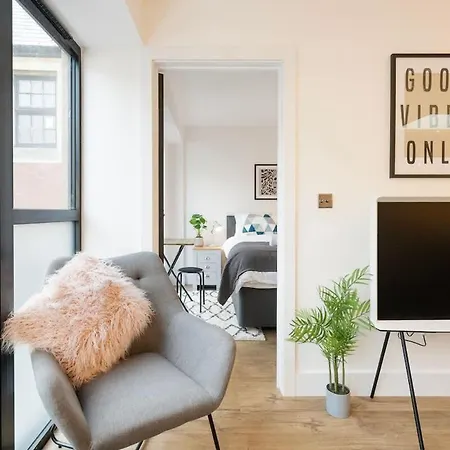 The Upside Down Eco House - Free Parking With No Height Restrictions * 브리스틀