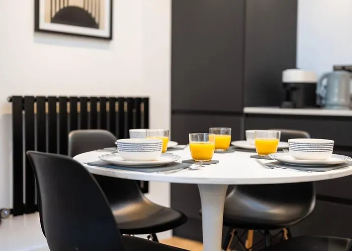 The Upside Down Eco House - Free Parking With No Height Restrictions Casa de Férias