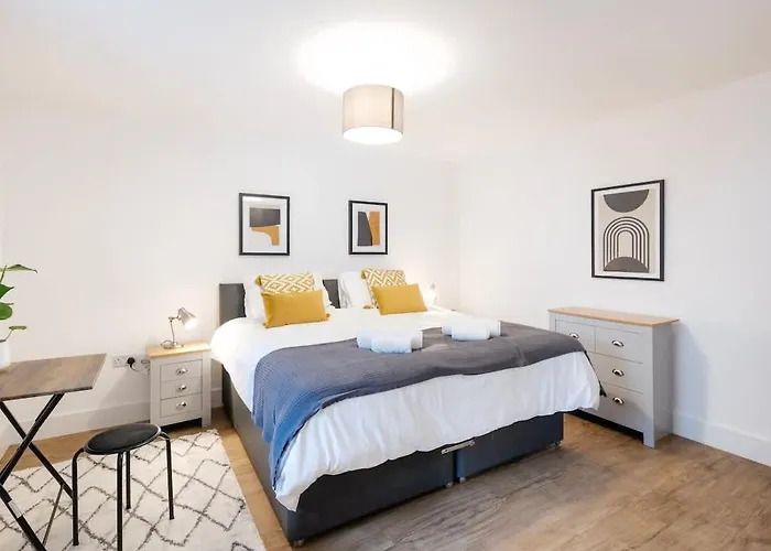 The Upside Down Eco House - Free Parking With No Height Restrictions Bristol